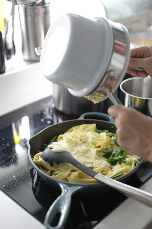 Fresh creamy tagliatelle with snap peas