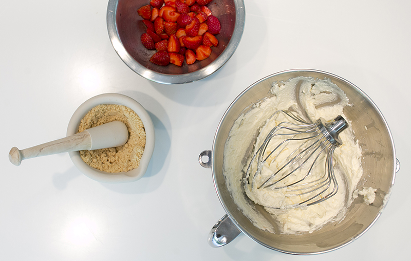 Strawberry with Vanilla Cream and Crushed Gingersnap Biscuits