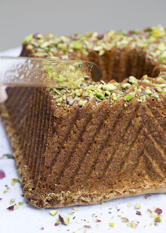 Lemon and pistachio cake