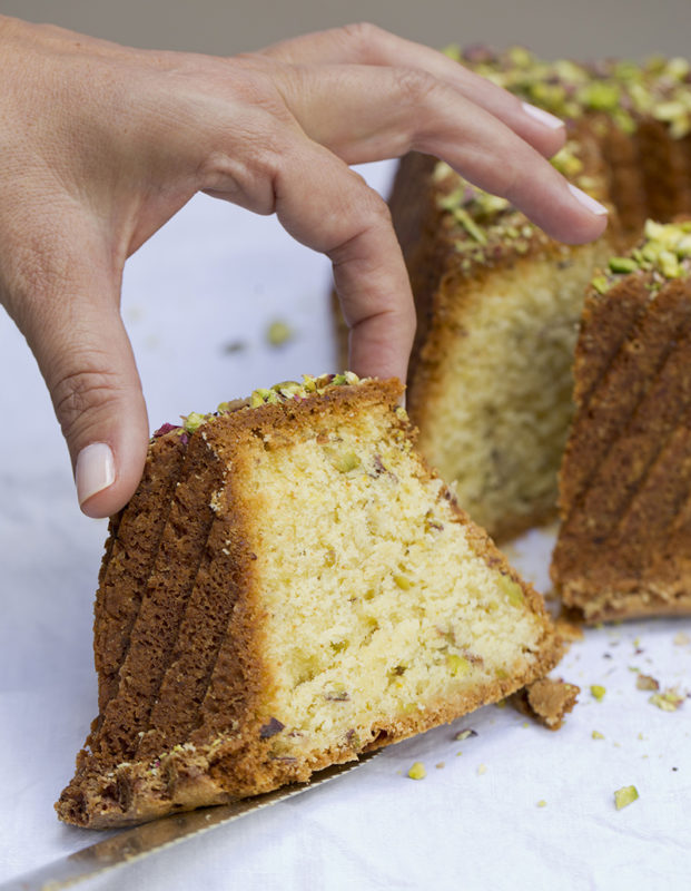 Lemon and pistachio cake