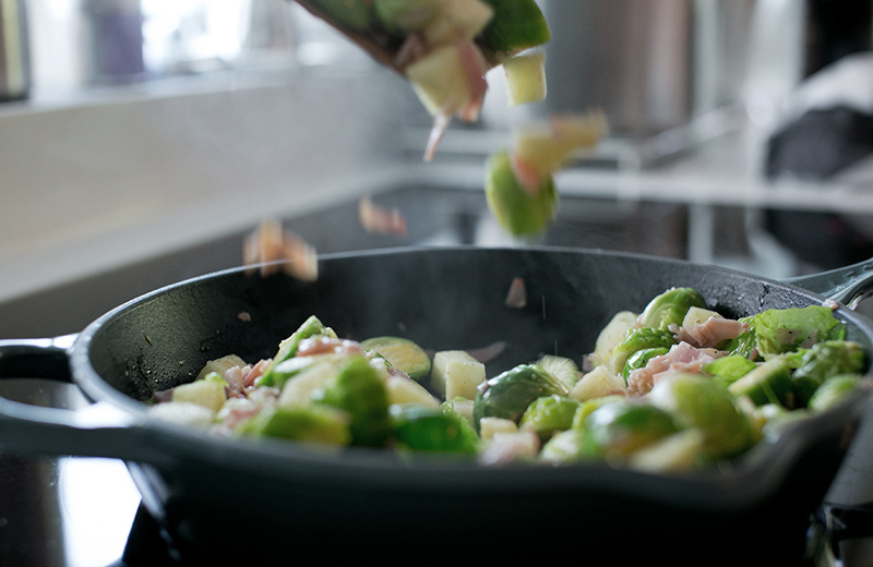 Caramelized Brussels sprouts with apples & bacon